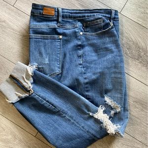 Judy Blue Capris - distressed